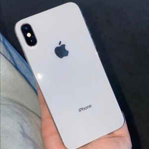 iPhone XS White Cracked Screen Unlocked 64 GB